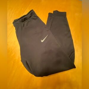 Nike men’s Black Fleece Jogger Pants – Comfort & Warmth